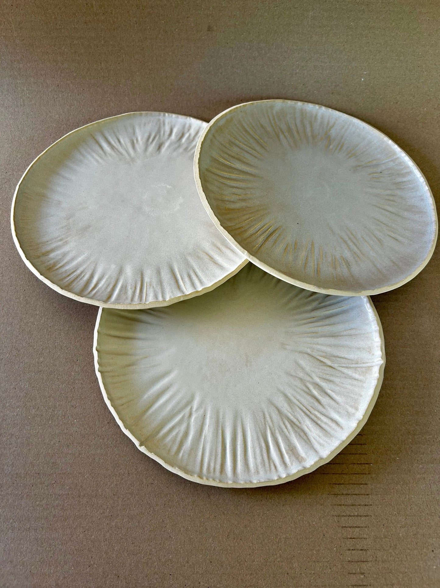Assiette sculptée, nouveauté