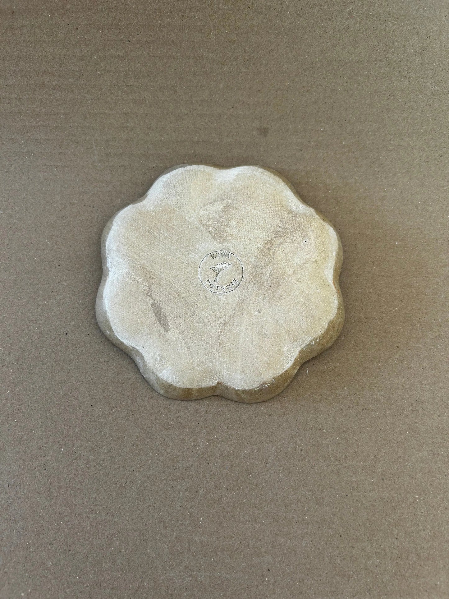 Assiette terre mêlée, nouveauté