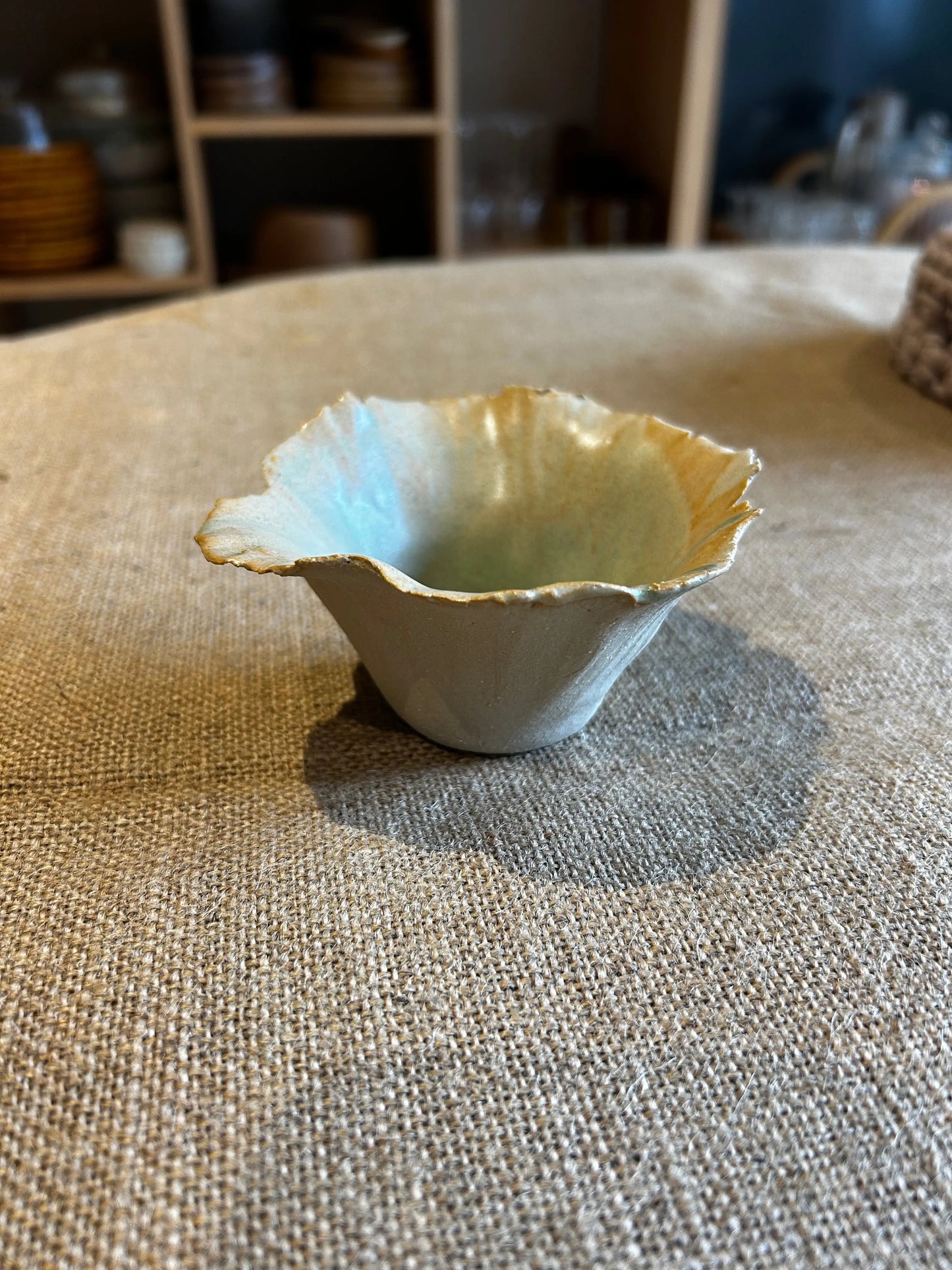 Coupe fleurs émaillée céladon, nouveauté