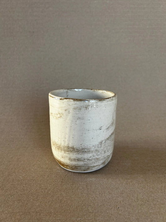 Mug, en terre mélée